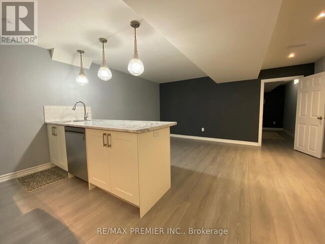 Building Photo - 271 Wardlaw Pl