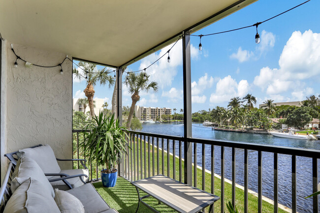 Foto del edificio - 13 Royal Palm Way