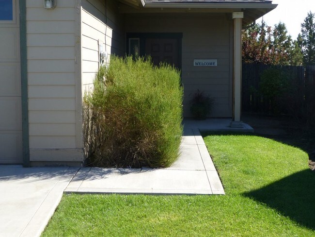 Foto del edificio - Spacious NE Bend Duplex