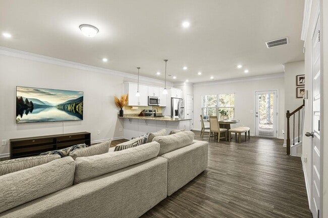 Building Photo - 2070 Ravencliff Dr