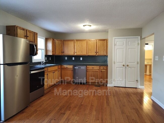 Foto del edificio - 524 Railroad Dr NW