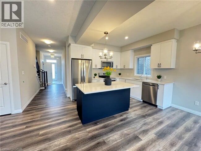 Building Photo - 113 Rivergreen Cres