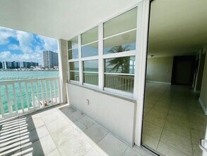 Building Photo - 2016 Bay Dr
