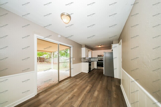 Foto del edificio - 430 W Juniper Dr