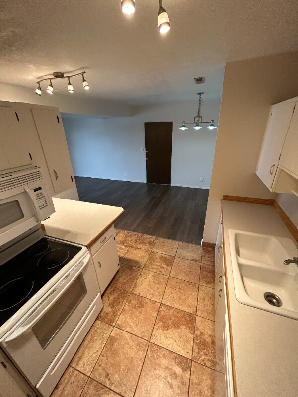 Foto del edificio - 300 14th Ave S