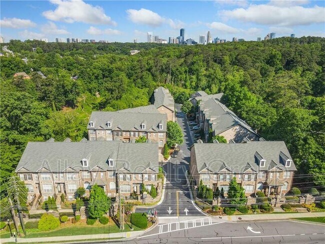 Foto del edificio - 2665 Rivers Edge Dr NE
