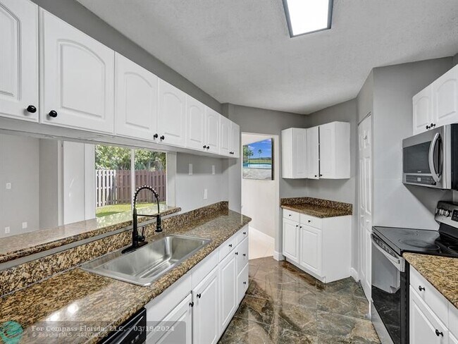 Foto del edificio - 3100 N Pine Island Rd