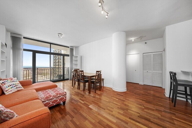 Building Photo - 1322 S Prairie Ave
