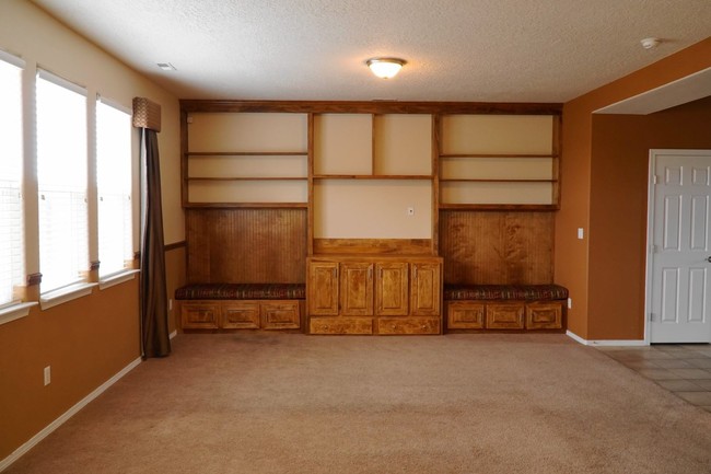 Building Photo - 10101 Nacimiento St NW