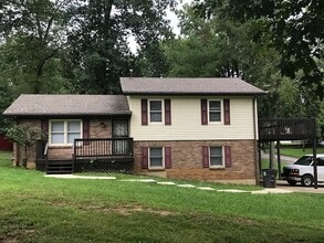 Building Photo - 693 Lakeshore Pkwy
