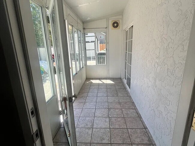 Foto del edificio - Private 2 Bedroom ADU with Fenced Yard