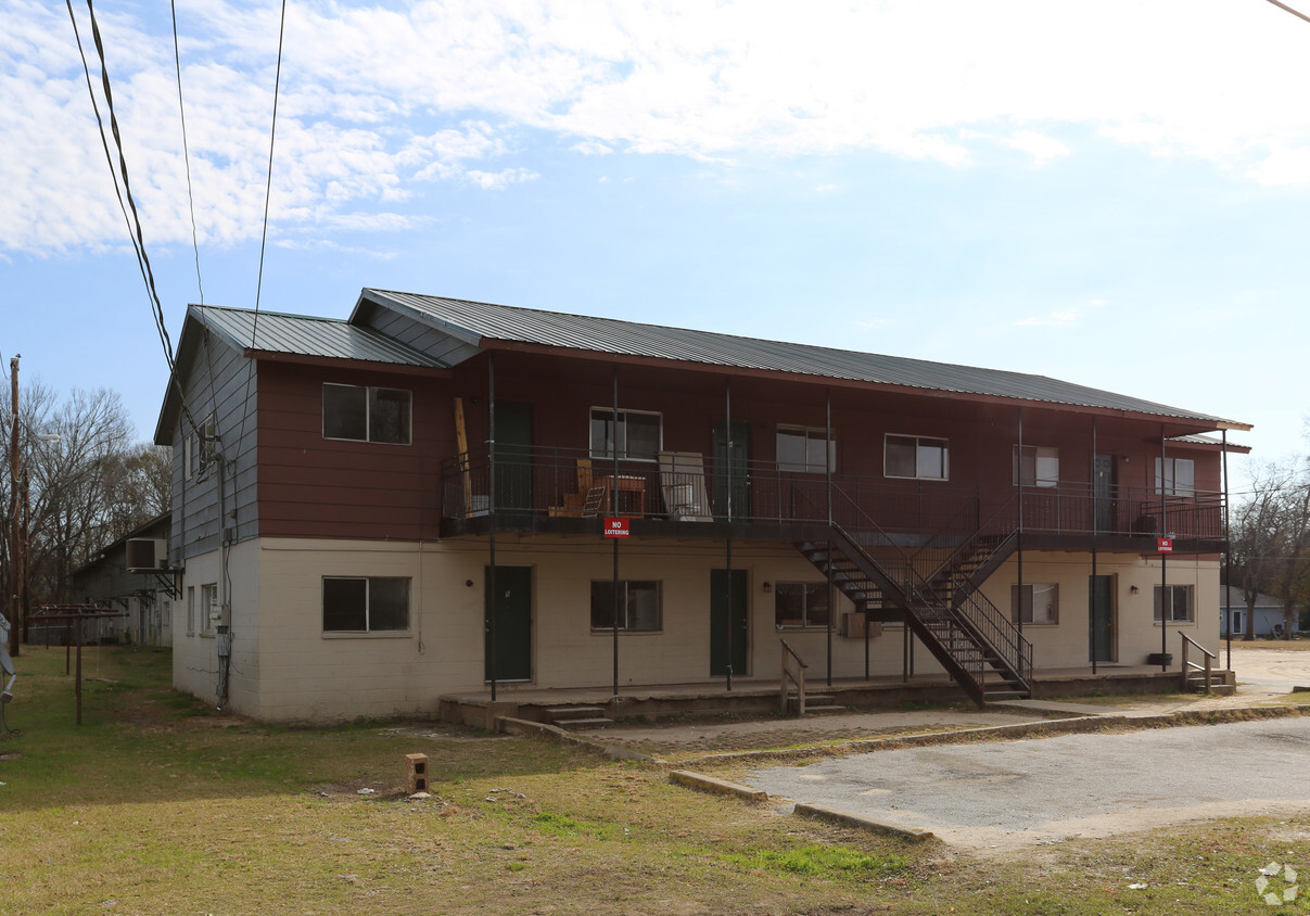 Primary Photo - Chapel Place Apartments