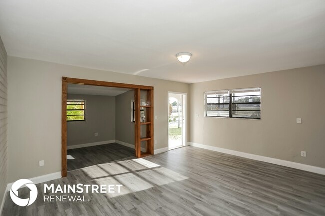 Building Photo - 5835 SW 117th Ave