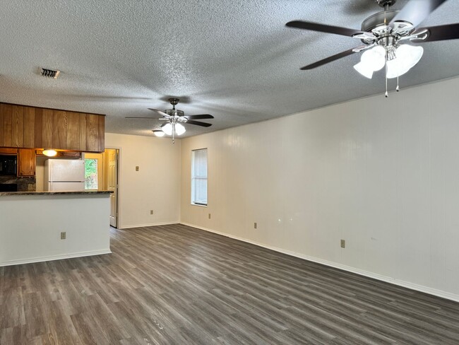 Building Photo - 10768 Kiamichi Dr