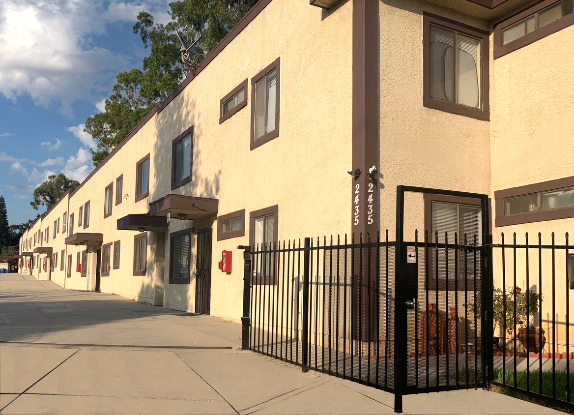 Primary Photo - 2435 W Avenue 33