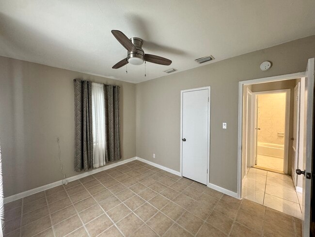 Building Photo - 839 NW 16th Ter