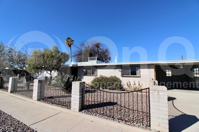 Building Photo - 4741 N Fontana Ave