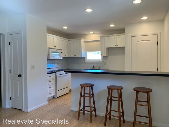 Building Photo - 2 br, 1 bath House - 6931 Saranac Street