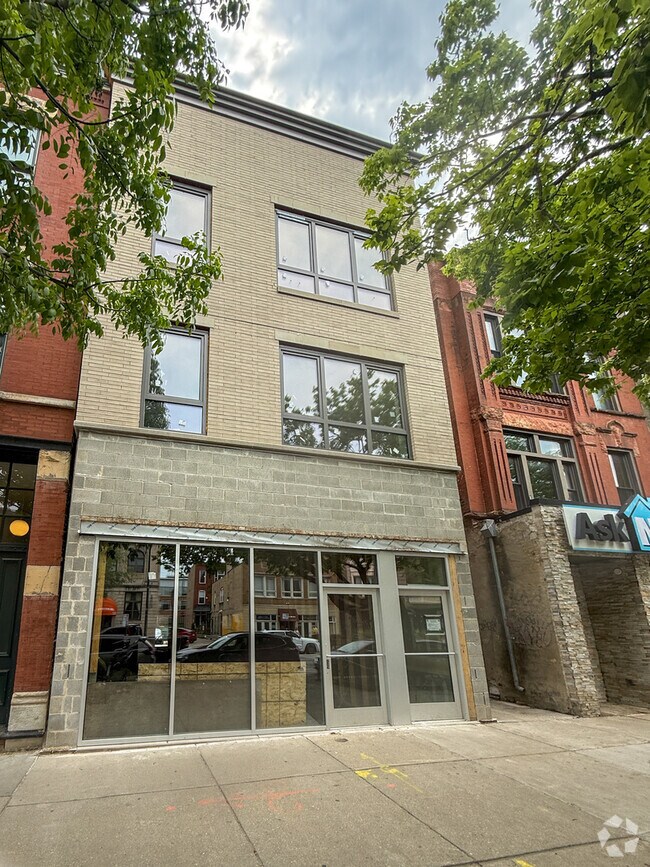 Building Photo - 1917 W Division St