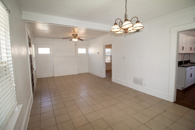 Building Photo - 3510 Porter Ave