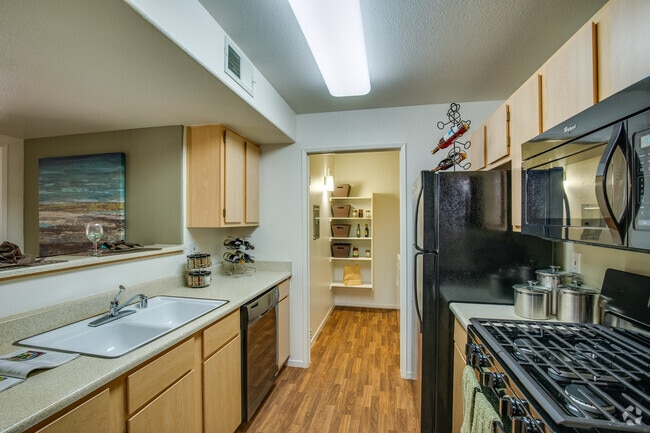 2 BR, 2 BA - 1,015 SF - Rancho De Montana