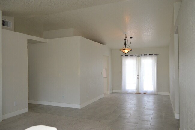 Foto del edificio - "Charming Oasis: 3-Bedroom Cathedral City Retreat with Pool, Fireplace, and Granite Kitchen!"