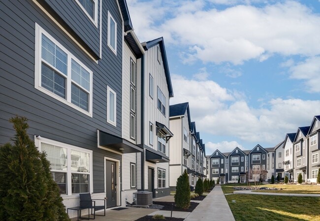 Building Photo - Madison new construction in gated community, pet friendly, 2 car garage