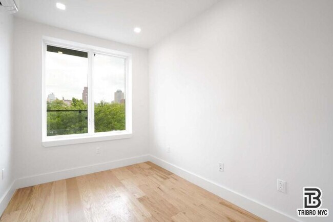 Foto del edificio - 2 bedroom in BROOKLYN NY 11205