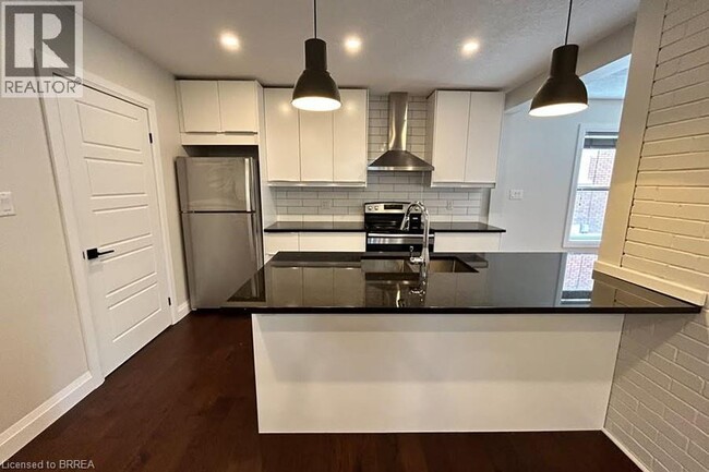 Building Photo - 24 Locust St