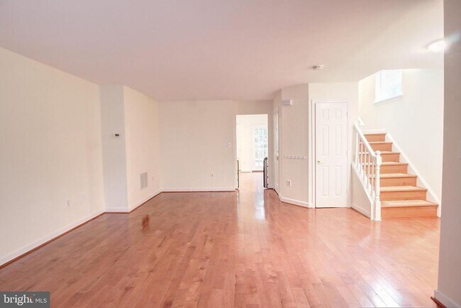 Foto del edificio - 9261 Ridgefield Cir