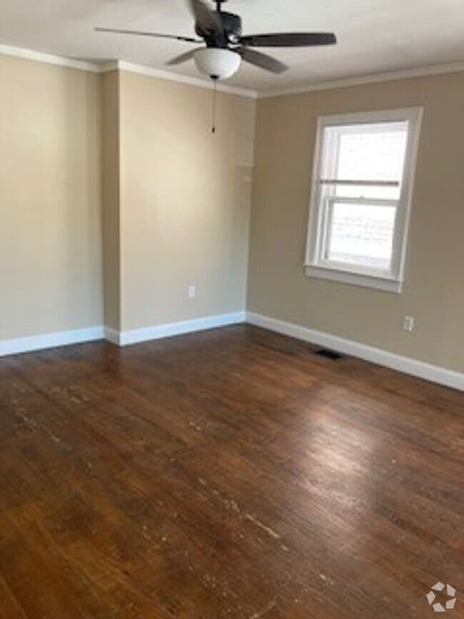 Building Photo - 111 Putnam St