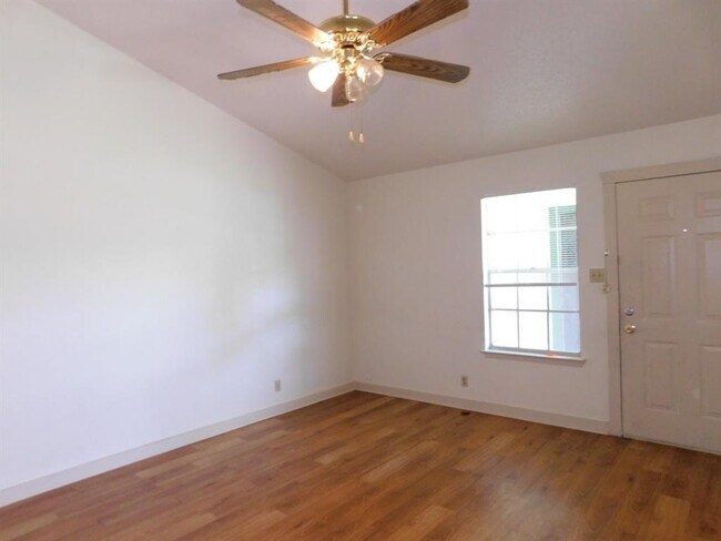 Building Photo - 8705 Piney Point Dr