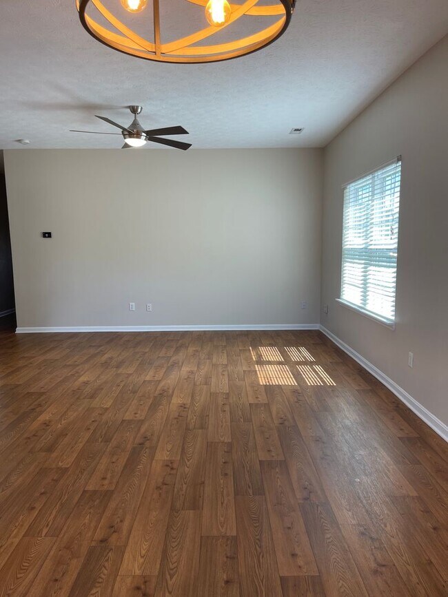 Foto del edificio - Meticulously Maintained Ranch   (Available...