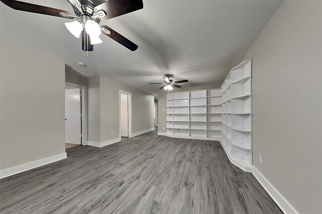 Building Photo - 423 Laurel Pine Dr