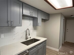 Building Photo - 544 N Orange Ave