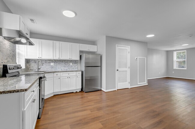 Building Photo - 2103 Chelsea Terrace