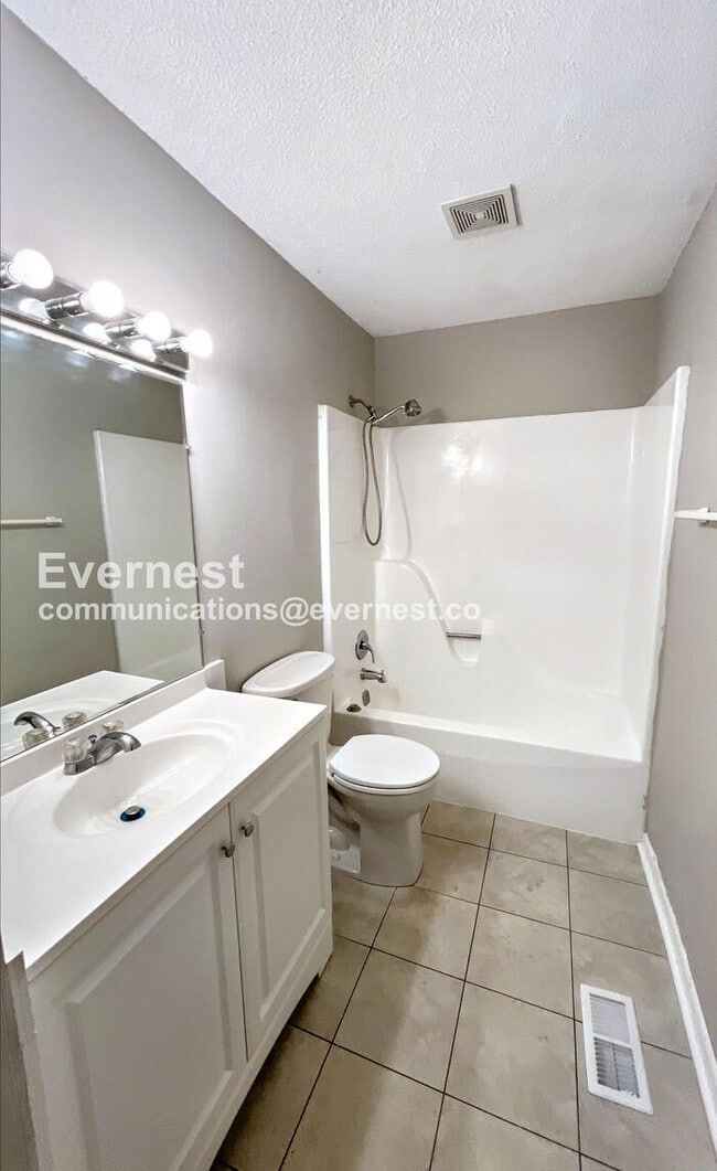 Foto del edificio - 3648 Missionaire Ave