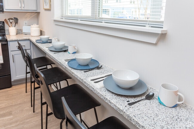 4HAB, 4BA - 1630 ft² Townhome- Área de comedor de 4x4 - Paloma Raleigh