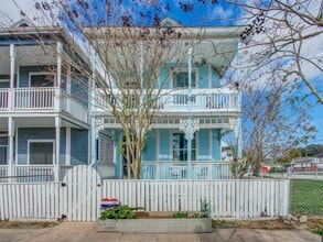 Building Photo - 3304 Avenue Q