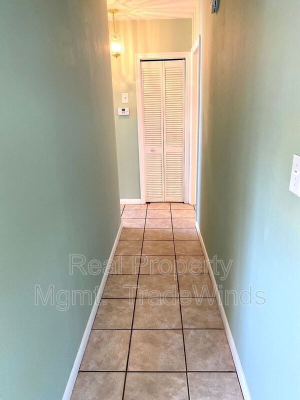 Building Photo - 401 S Nimbus Ave
