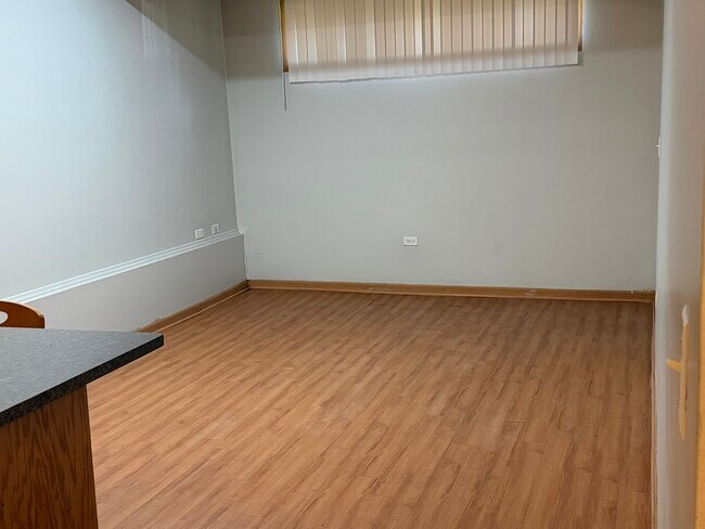 Foto del edificio - 800 S Claremont Ave