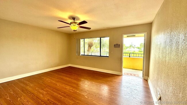 Building Photo - 1632 Meadows Cir