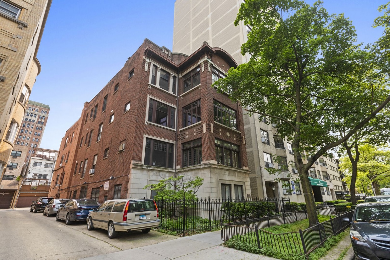 Primary Photo - 433 W Wellington Ave