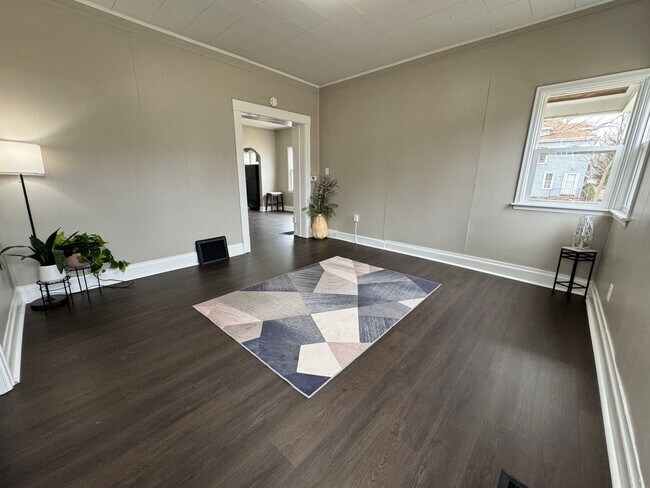 Building Photo - 3 bedroom 1 bedroom home for rent