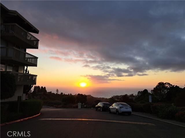 Building Photo - 6542 Ocean Crest Dr