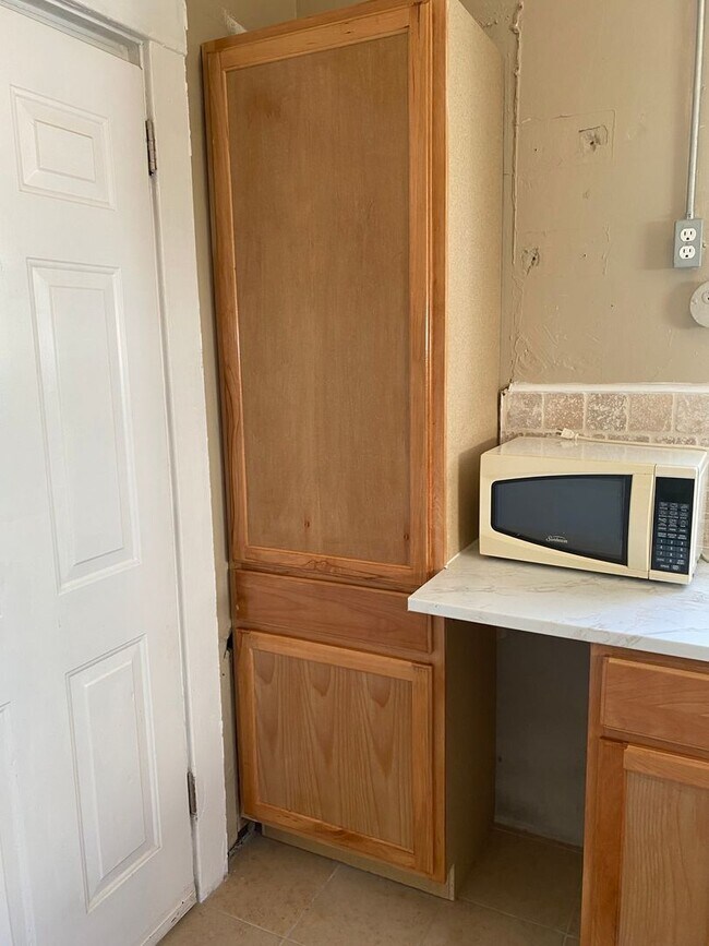 Building Photo - Nice Apartment In Great Neighborhood