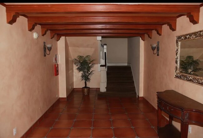 Foto del edificio - 1740 Beach St