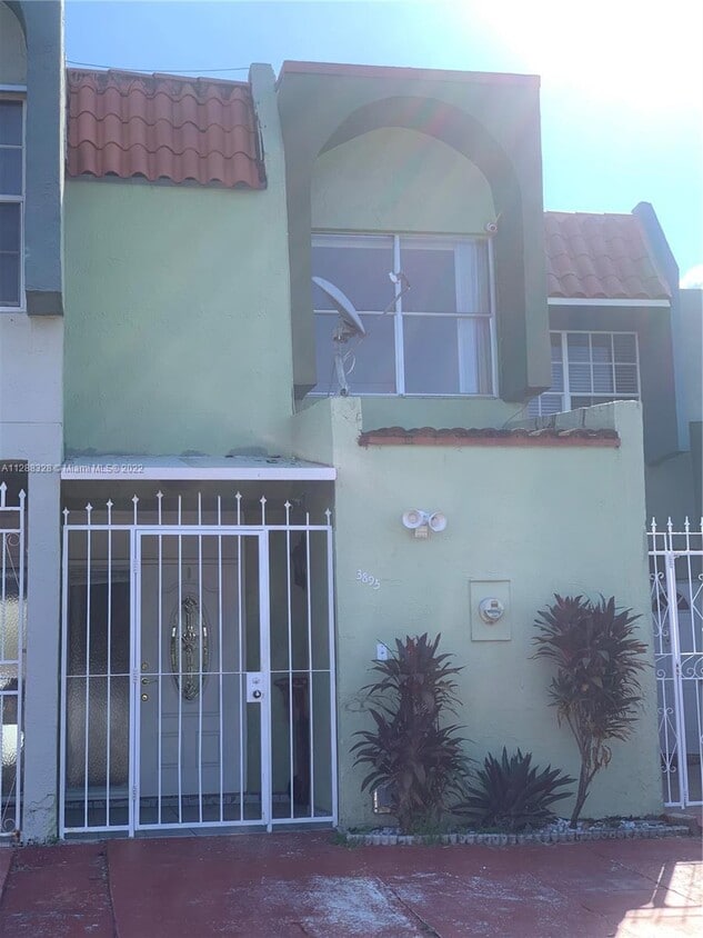 Primary Photo - 3895 W 9th Way