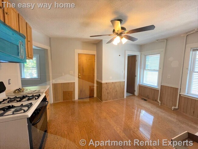 Building Photo - Davis Sq 2 Bedroom 2 Bathroom - Great Loca...