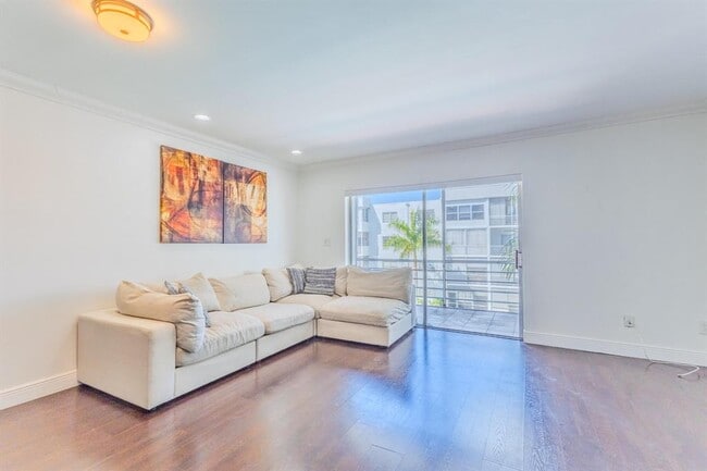 Foto del edificio - 3000 Sunrise Lakes Dr E